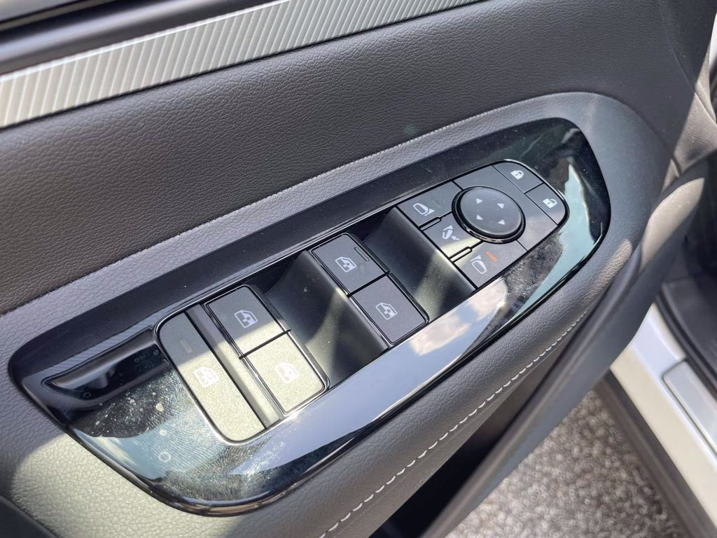 2026 Everest White Pearl/Black Nissan Murano Platinum AWD SUV