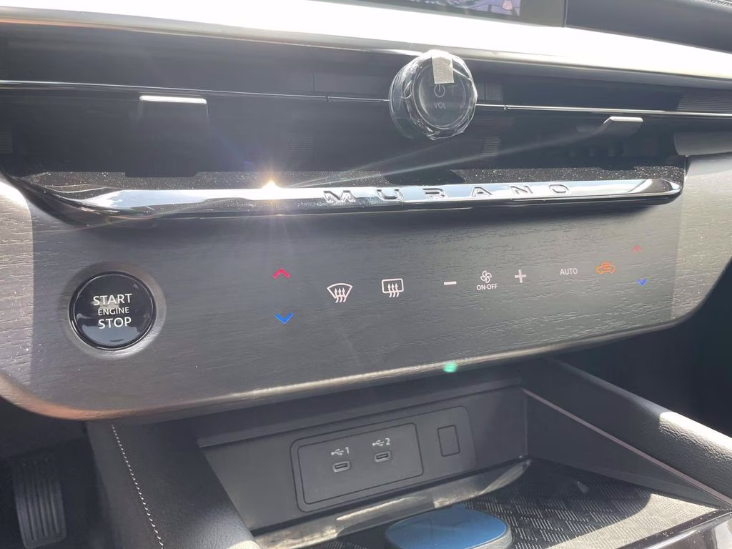 2026 Everest White Pearl/Black Nissan Murano Platinum AWD SUV