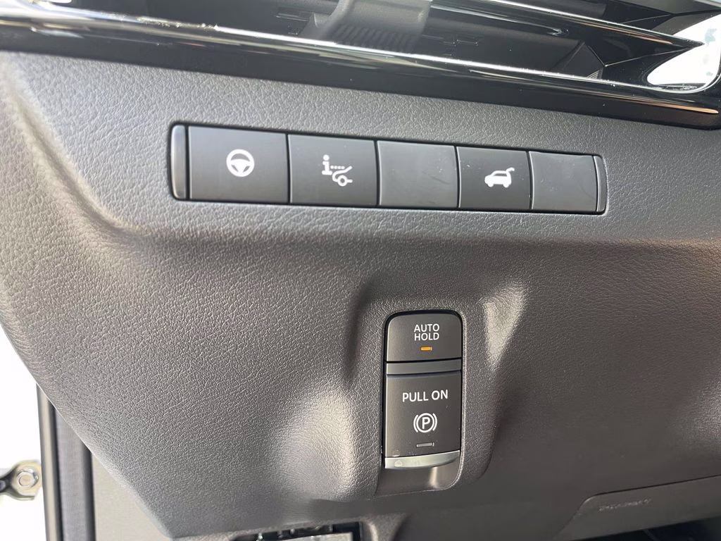 2026 Everest White Pearl/Black Nissan Murano Platinum AWD SUV
