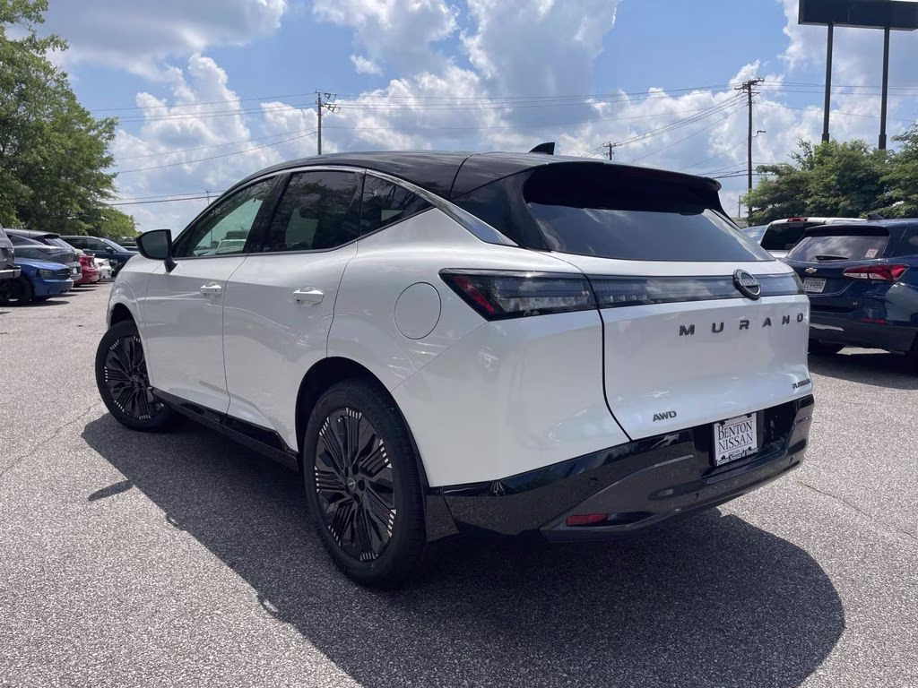 2026 Everest White Pearl/Black Nissan Murano Platinum AWD SUV