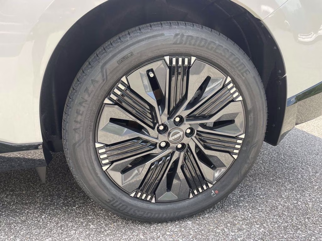 2026 Everest White Pearl/Black Nissan Murano Platinum AWD SUV