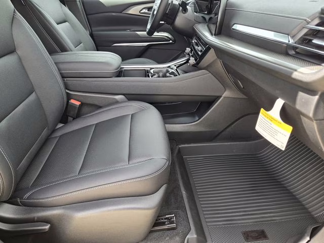 2026 Mosaic Black Metallic Chevrolet Traverse LT FWD SUV