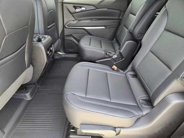 2026 Mosaic Black Metallic Chevrolet Traverse LT FWD SUV