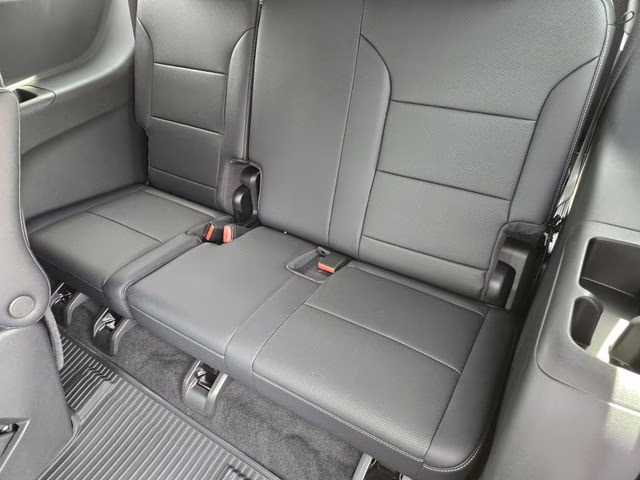 2026 Mosaic Black Metallic Chevrolet Traverse LT FWD SUV