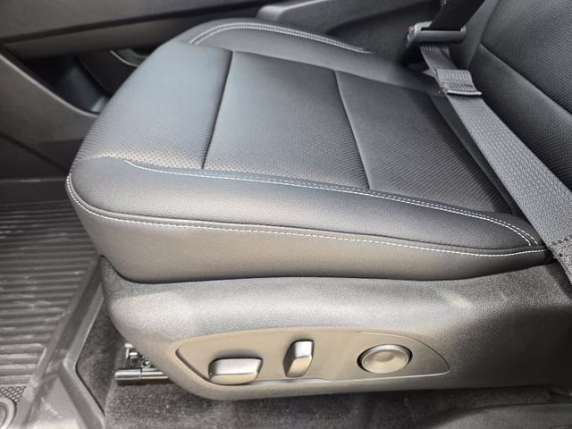 2026 Sterling Gray Metallic Chevrolet Traverse LT FWD SUV