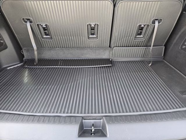 2026 Sterling Gray Metallic Chevrolet Traverse LT FWD SUV