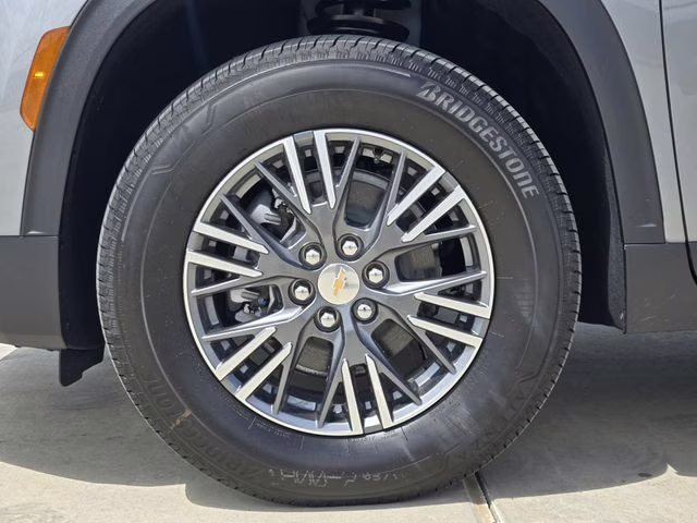 2026 Sterling Gray Metallic Chevrolet Traverse LT FWD SUV