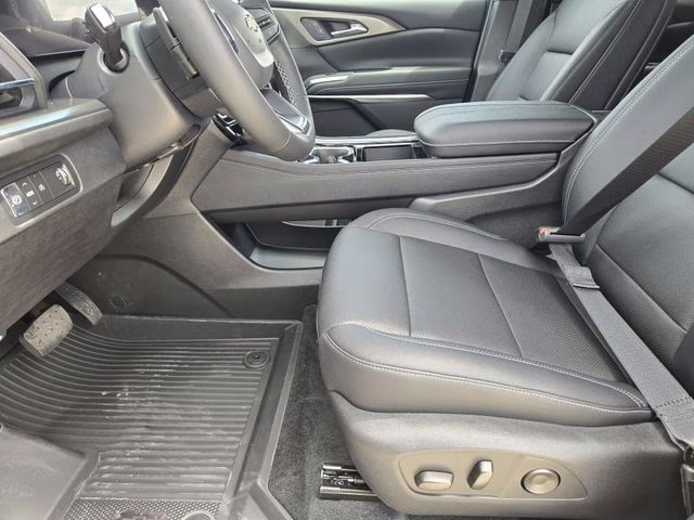 2026 Sterling Gray Metallic Chevrolet Traverse LT FWD SUV