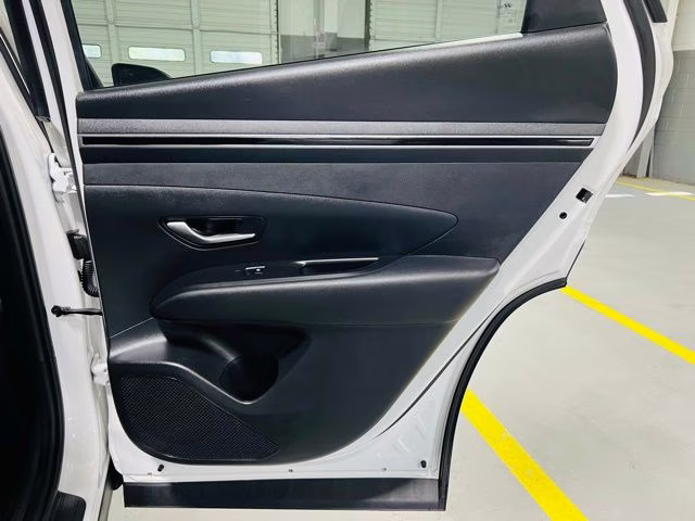 2024 White Pearl Hyundai Tucson SEL FWD SUV