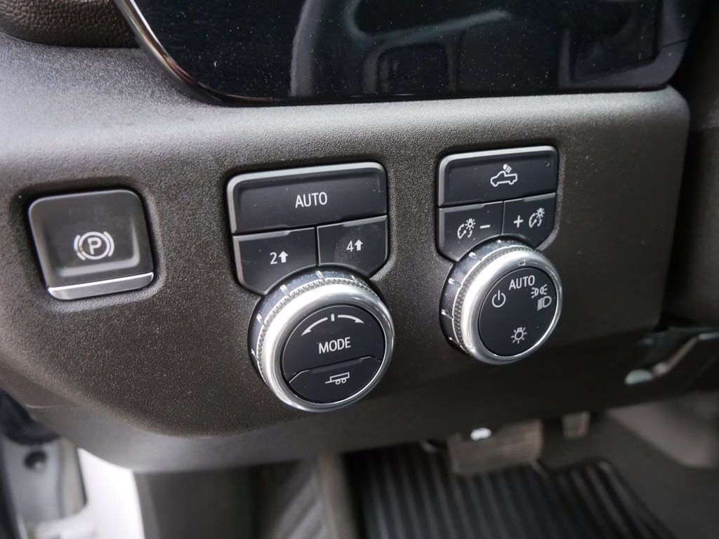 2024 Summit White GMC Sierra 1500 SLE 4X4 Truck