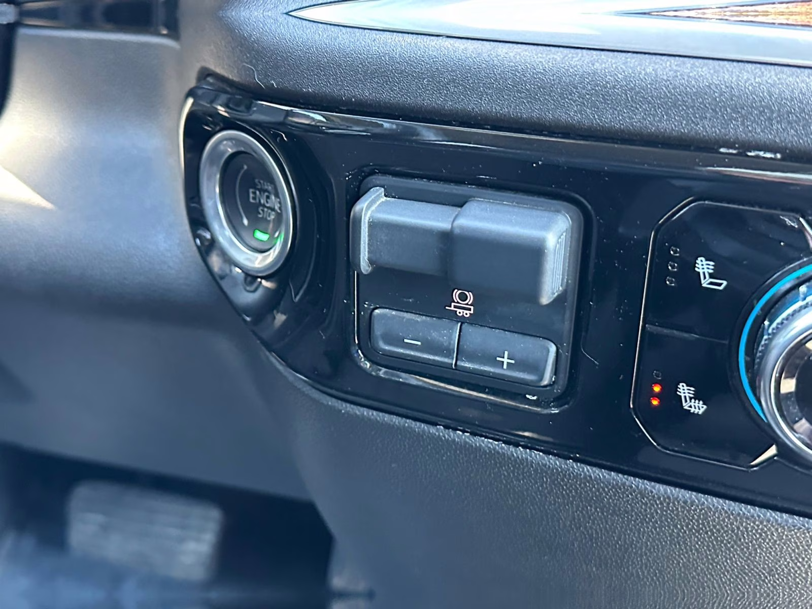 2024 Sterling Metallic GMC Sierra 1500 SLE 4X4 Truck