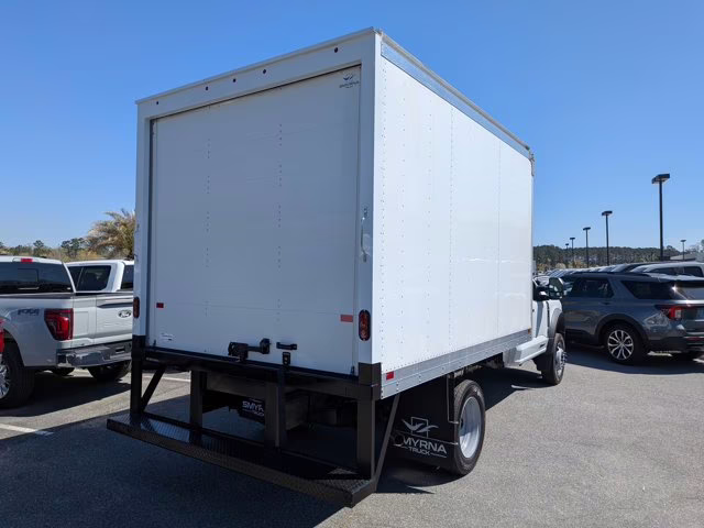 2026 Oxford White Ford Super Duty F-450 DRW XL 4X4 Truck