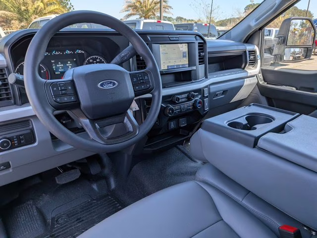 2026 Oxford White Ford Super Duty F-450 DRW XL 4X4 Truck