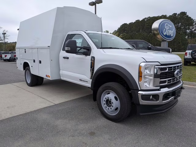 2026 Oxford White Ford Super Duty F-450 DRW XL 4X4 Truck