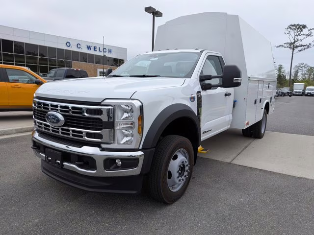2026 Oxford White Ford Super Duty F-450 DRW XL 4X4 Truck