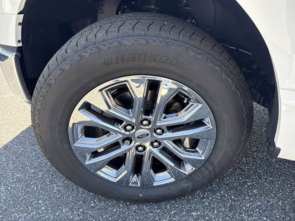 2026 White Ford F-150 Lariat 4X4 Truck