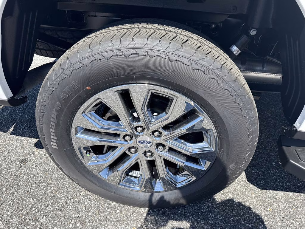 2026 White Ford F-150 Lariat 4X4 Truck