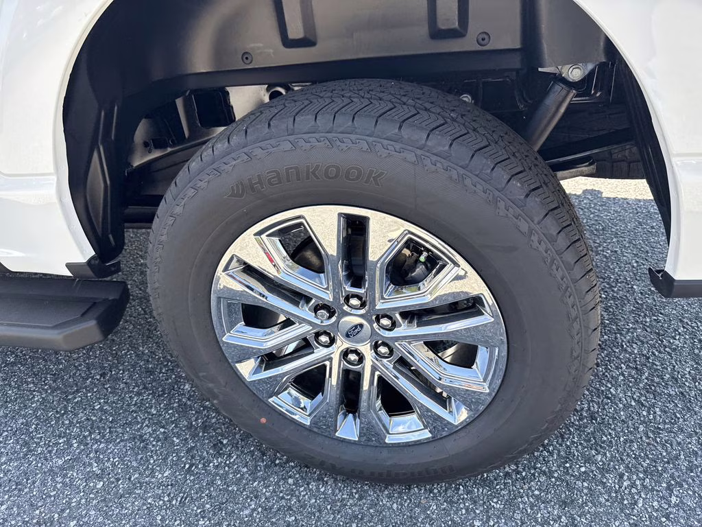 2026 White Ford F-150 Lariat 4X4 Truck
