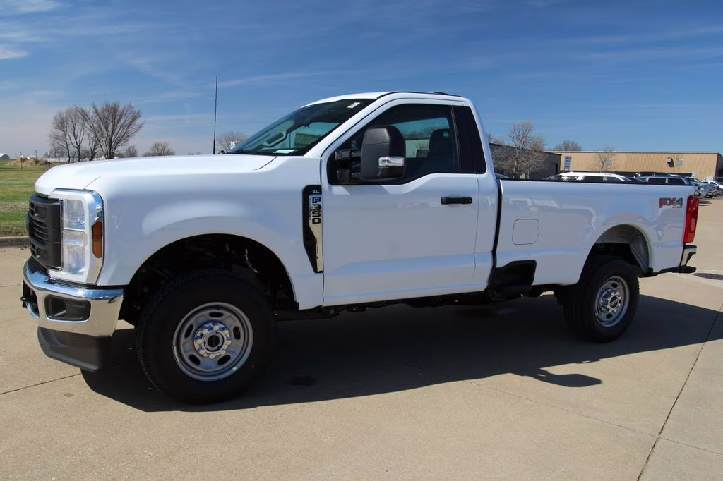 2026 Oxford White Ford Super Duty F-350 SRW XL 4X4 Truck