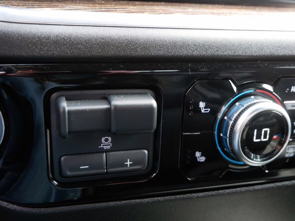 2024 Summit White GMC Sierra 1500 SLE 4X4 Truck