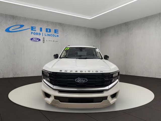 2025 Star White Metallic Tri-Coat Ford Expedition Platinum 4X4 SUV