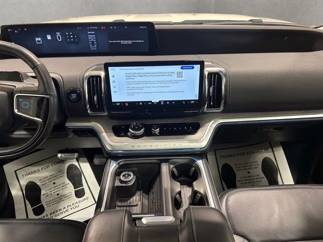 2025 Star White Metallic Tri-Coat Ford Expedition Platinum 4X4 SUV