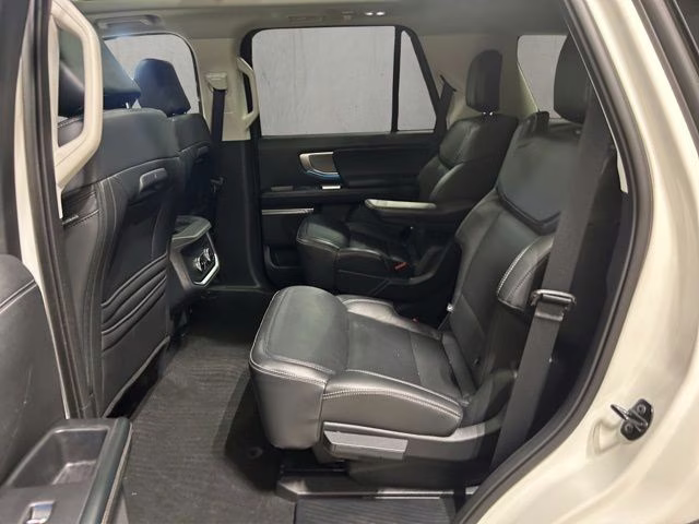 2025 Star White Metallic Tri-Coat Ford Expedition Platinum 4X4 SUV