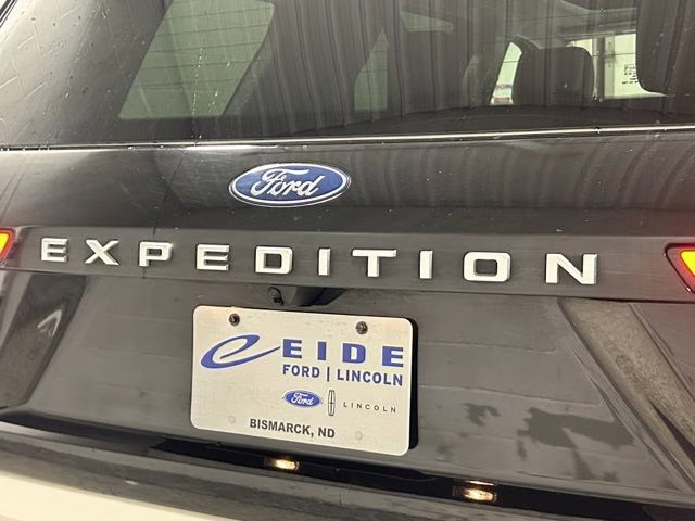 2025 Star White Metallic Tri-Coat Ford Expedition Platinum 4X4 SUV