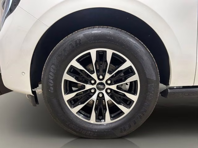 2025 Star White Metallic Tri-Coat Ford Expedition Platinum 4X4 SUV