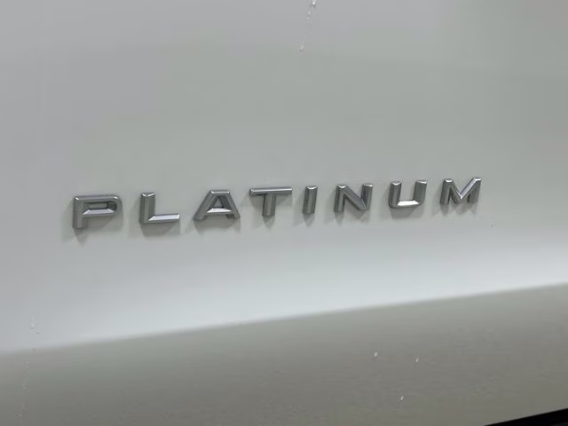 2025 Star White Metallic Tri-Coat Ford Expedition Platinum 4X4 SUV