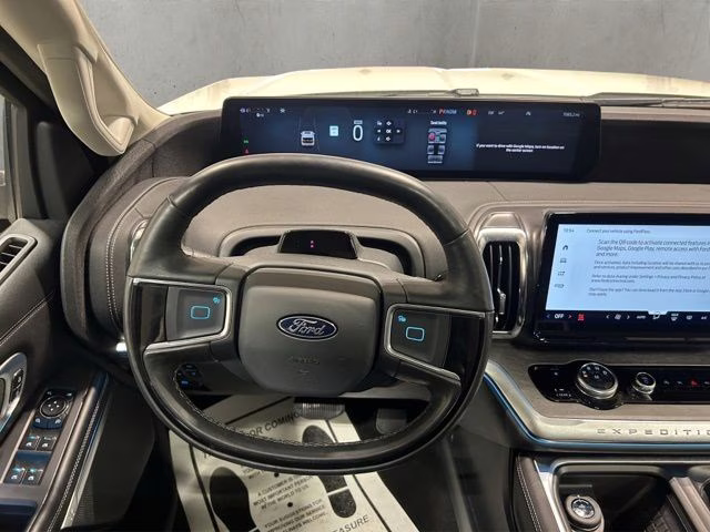 2025 Star White Metallic Tri-Coat Ford Expedition Platinum 4X4 SUV