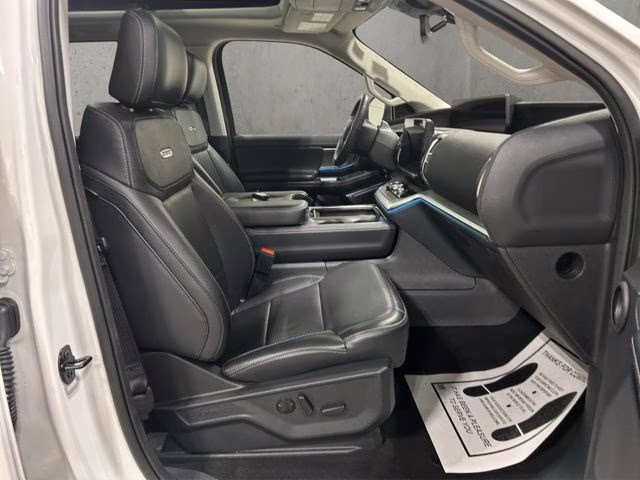 2025 Star White Metallic Tri-Coat Ford Expedition Platinum 4X4 SUV
