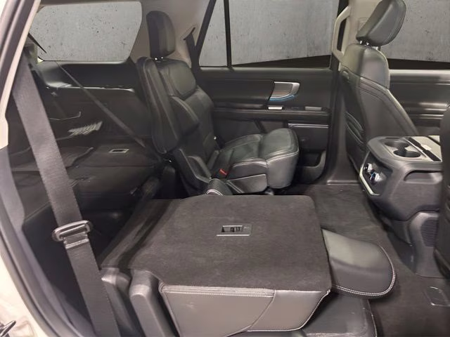 2025 Star White Metallic Tri-Coat Ford Expedition Platinum 4X4 SUV