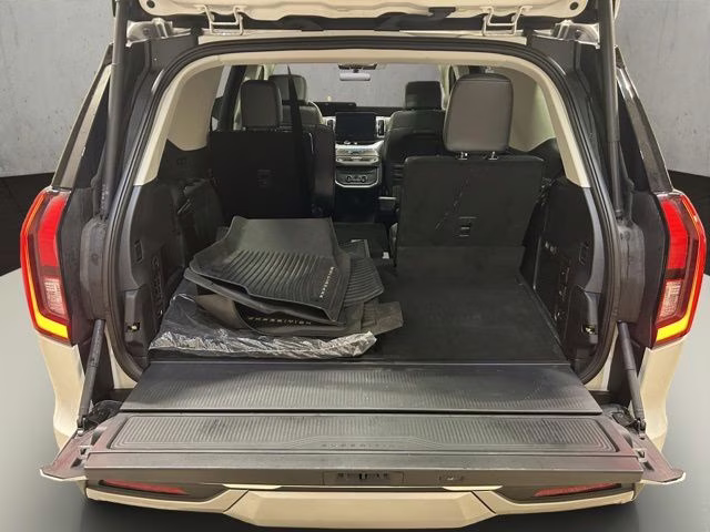 2025 Star White Metallic Tri-Coat Ford Expedition Platinum 4X4 SUV