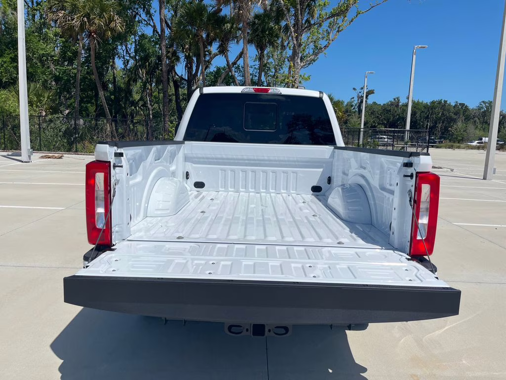 2026 Oxford White Ford Super Duty F-250 SRW XL 4X4 Truck