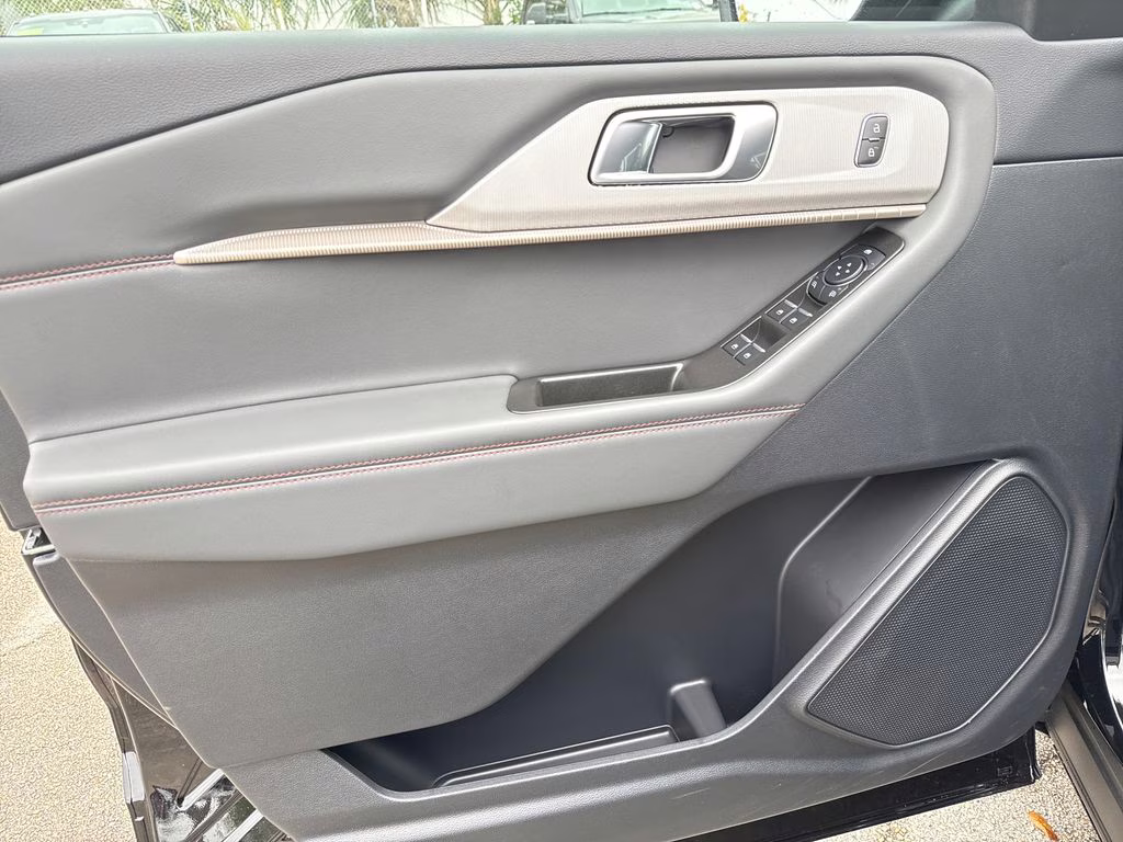 2026 Agate Black Metallic Ford Explorer Active RWD SUV