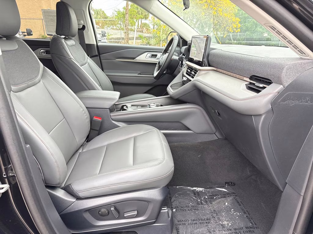 2026 Agate Black Metallic Ford Explorer Active RWD SUV