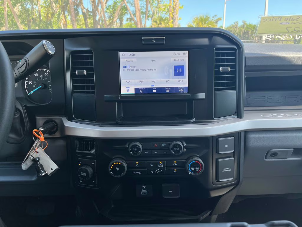 2026 Oxford White Ford Super Duty F-250 SRW XL 4X4 Truck