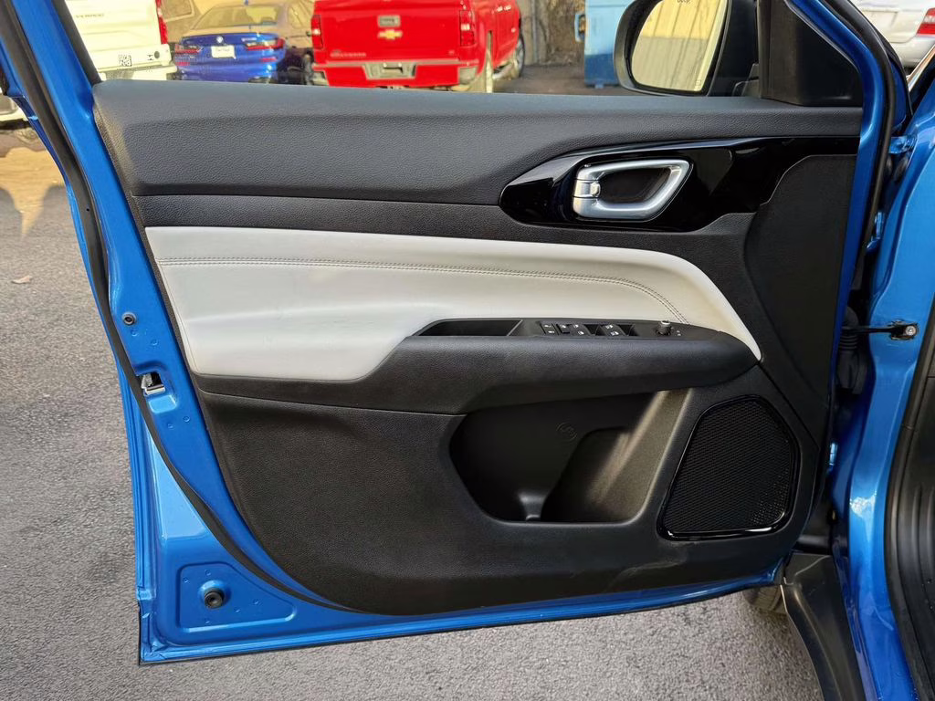 2025 Hydro Blue Pearlcoat Jeep Compass Limited 4X4 SUV