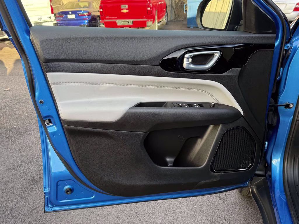 2025 Hydro Blue Pearlcoat Jeep Compass Limited 4X4 SUV