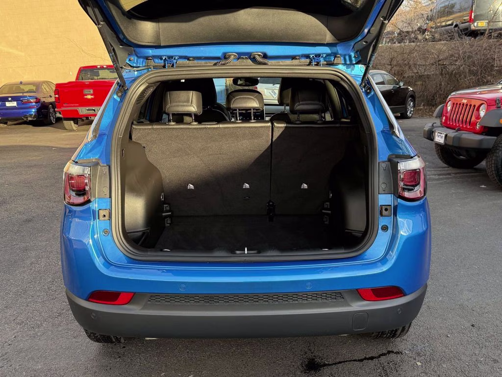 2025 Hydro Blue Pearlcoat Jeep Compass Limited 4X4 SUV