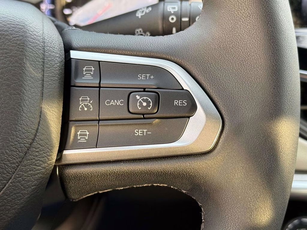 2025 Hydro Blue Pearlcoat Jeep Compass Limited 4X4 SUV