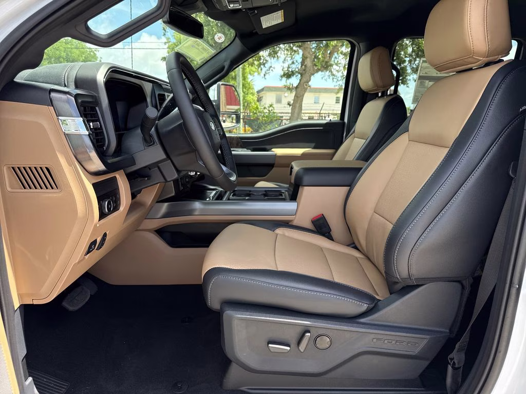 2026 Oxford White Ford Super Duty F-250 SRW Lariat 4X4 Truck