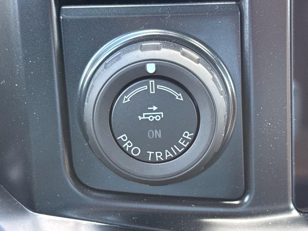 2026 Oxford White Ford Super Duty F-250 SRW Lariat 4X4 Truck