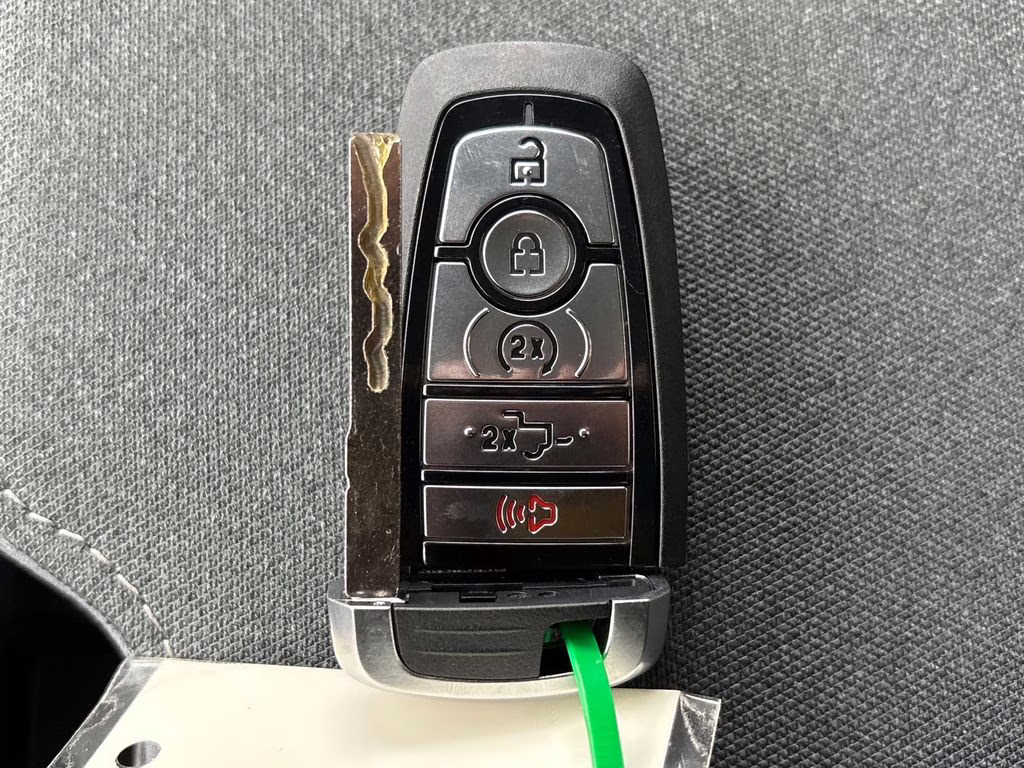 2026 Avalanche Ford Super Duty F-250 SRW XLT 4X4 Truck