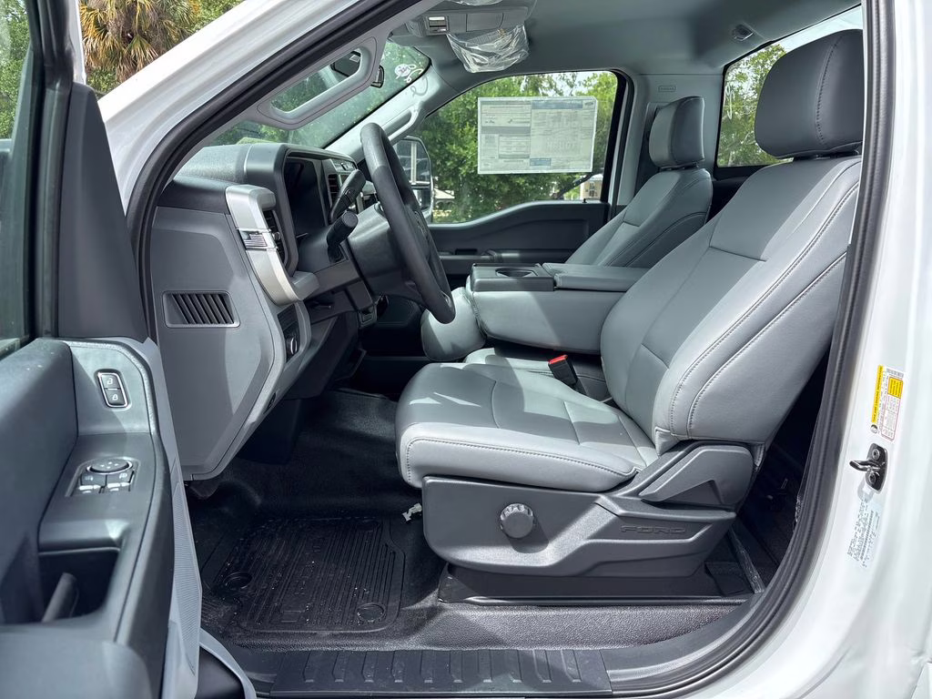 2026 Oxford White Ford Super Duty F-250 SRW XL 4X4 Truck