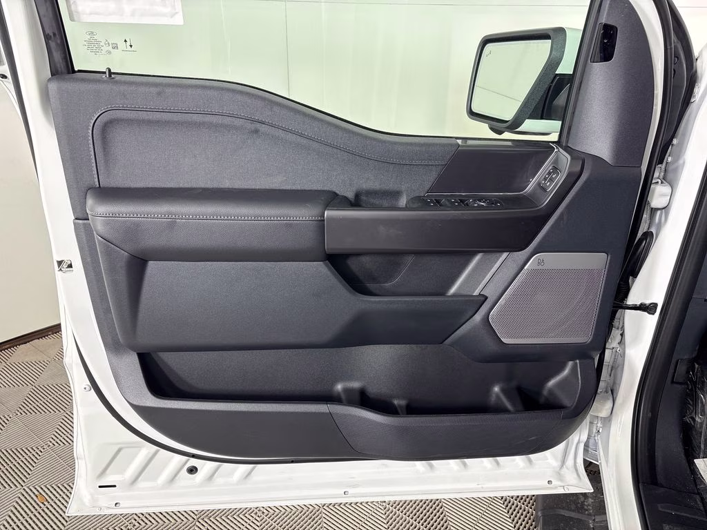 2026 White Ford F-150 Lariat 4X4 Truck