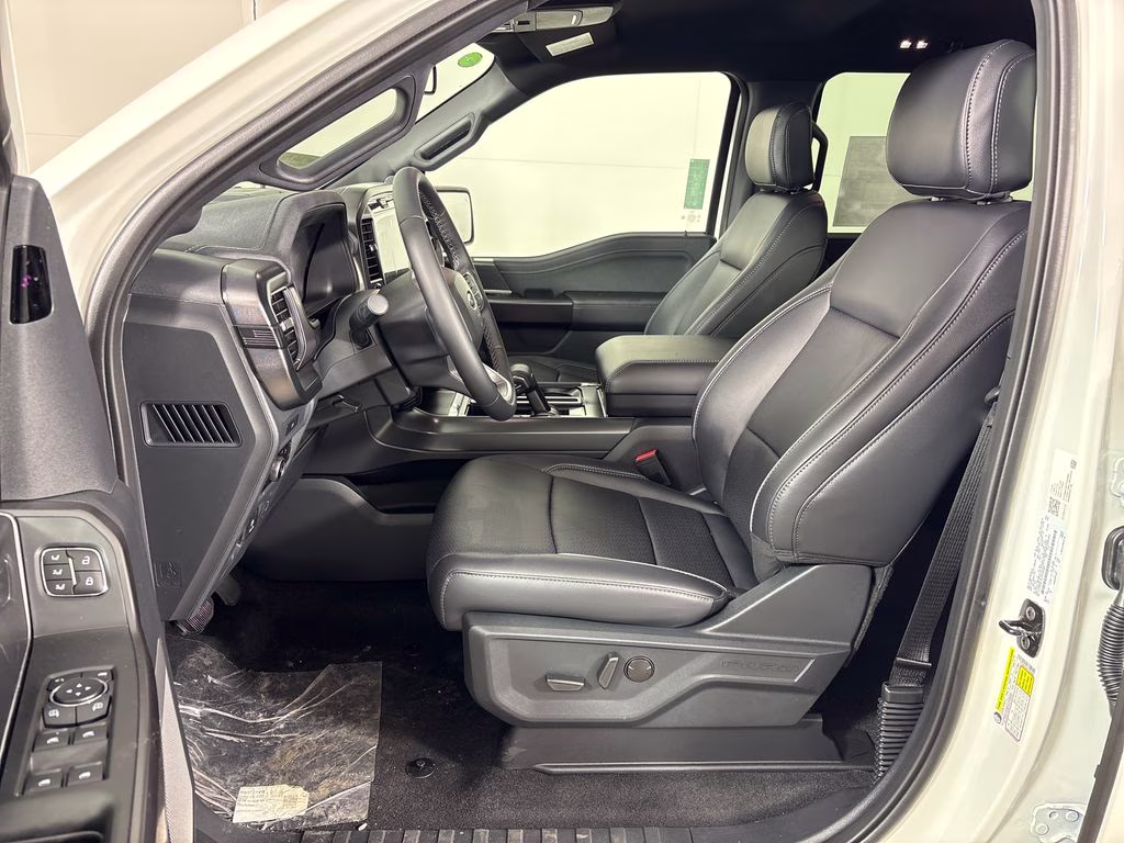 2026 White Ford F-150 Lariat 4X4 Truck