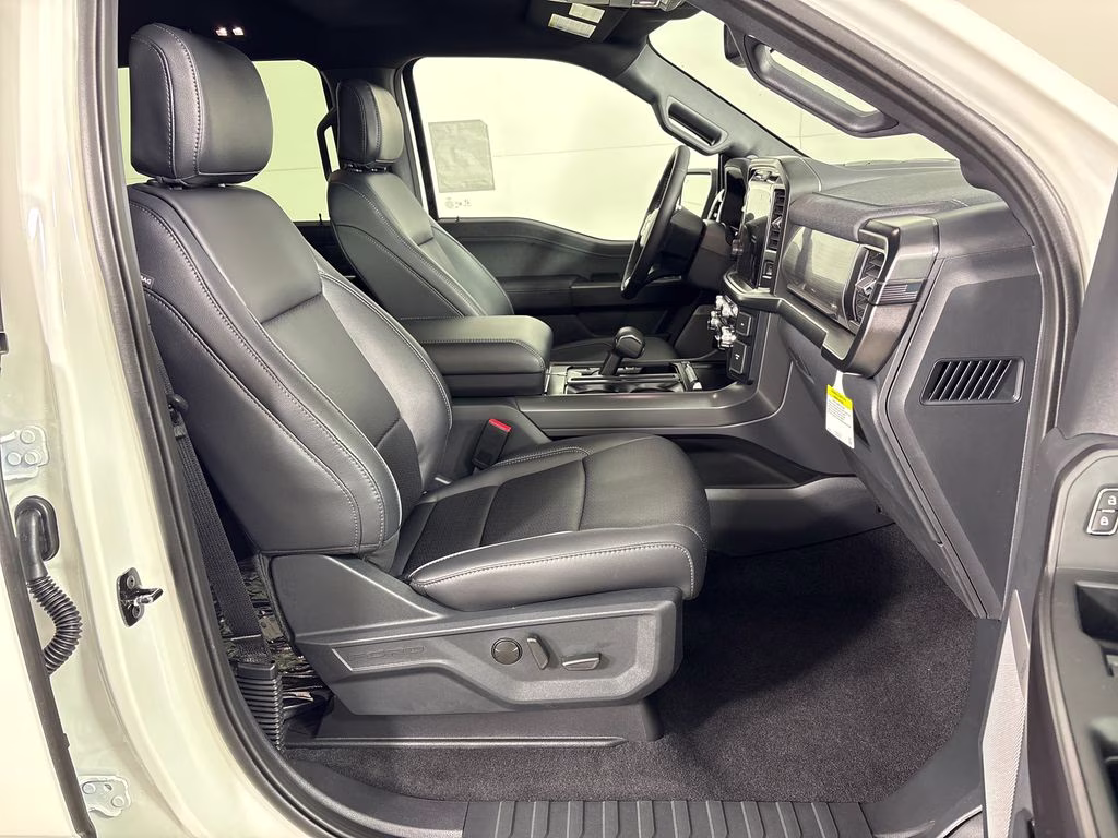 2026 White Ford F-150 Lariat 4X4 Truck