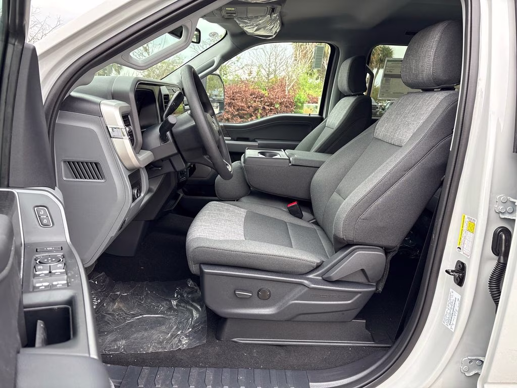 2026 Avalanche Ford Super Duty F-250 SRW XLT 4X4 Truck